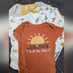 Set Of 5! Gerber Sun and Moon Bodysuit Set - Gender Neutral